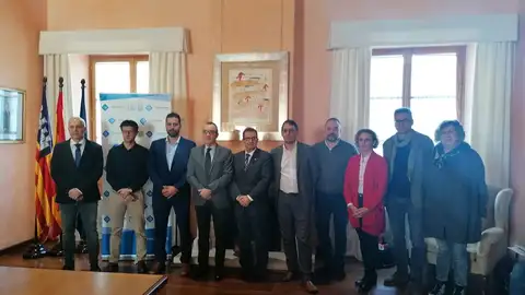 El Vicepresidente del Govern, Juan Pedro Yllanes, junto al rector de la UIB, Llorenç Huguet, en la presentación de Tecnoindustria. El Vicepresidente del Govern, Juan Pedro Yllanes, junto al rector de la UIB, Llorenç Huguet, en la presentación de Tecnoindustria.