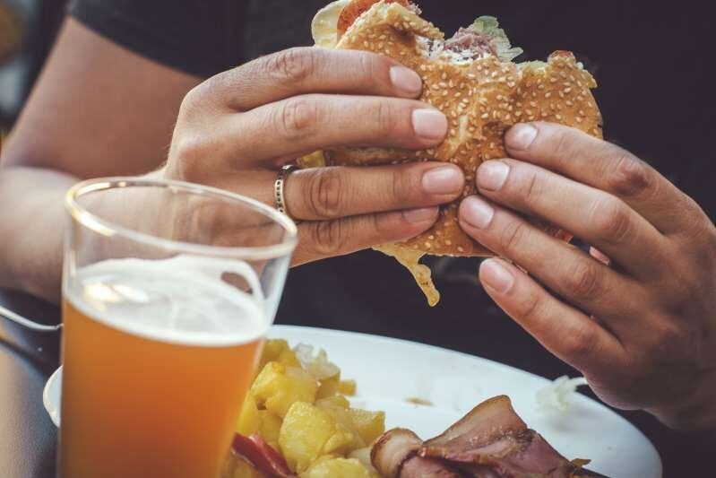 Los cinco alimentos que debes eliminar de tu dieta si sufres acidez de estómago Los cinco alimentos que debes eliminar de tu dieta si sufres acidez de estómago