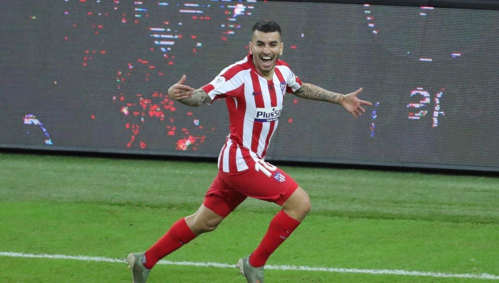 Correa celebra el gol con el Atlético