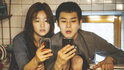 Fotograma de 'Par&aacute;sitos'