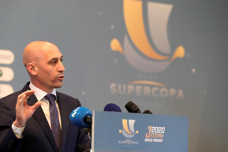Rubiales: "Es una sociedad como la saudí el fútbol contribuye a la unidad y el desarrollo de la mujer en este país" Rubiales: "Es una sociedad como la saudí el fútbol contribuye a la unidad y el desarrollo de la mujer en este país"