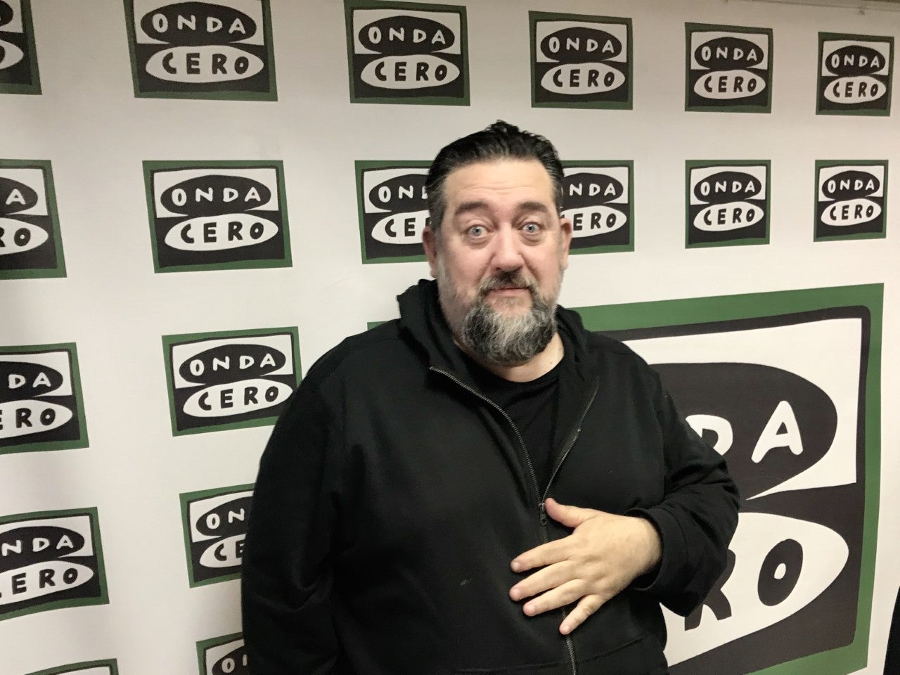 "Una app para que no te falten temas de conversación" "Una app para que no te falten temas de conversación"