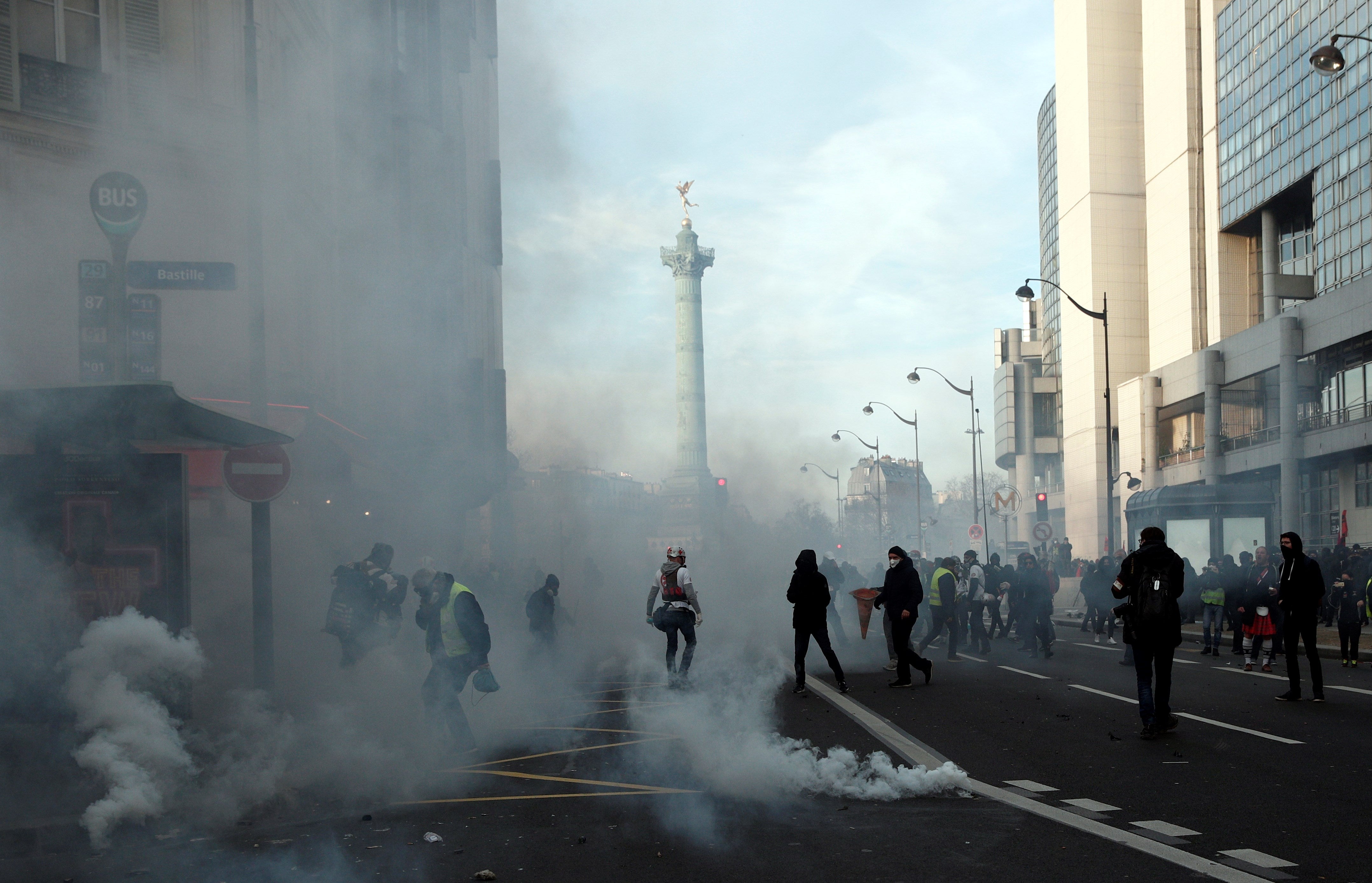 La CGT corta la luz en la zona sur de París como protesta contra la reforma de pensiones de Macron La CGT corta la luz en la zona sur de París como protesta contra la reforma de pensiones de Macron