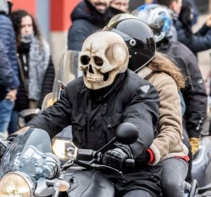 Motociclistas participan en el tradicional desfile de las banderas de la concentración anual de Pingüinos Motociclistas participan en el tradicional desfile de las banderas de la concentración anual de Pingüinos