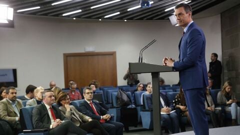 Imagen de Pedro S&aacute;nchez ante los medios
