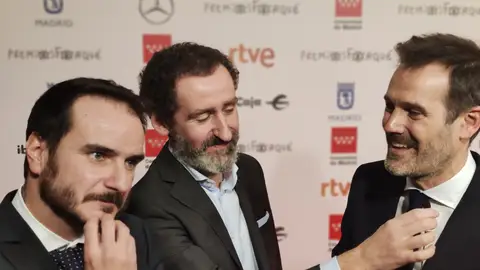 Aitor Arregi, Jon Garaño y Jose Mari Goenaga, en la alfombra roja de los Premios Forqué 'La trinchera infinita' es la ganadora de la gala de los productores españoles