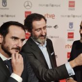 Aitor Arregi, Jon Garaño y Jose Mari Goenaga, en la alfombra roja de los Premios Forqué 