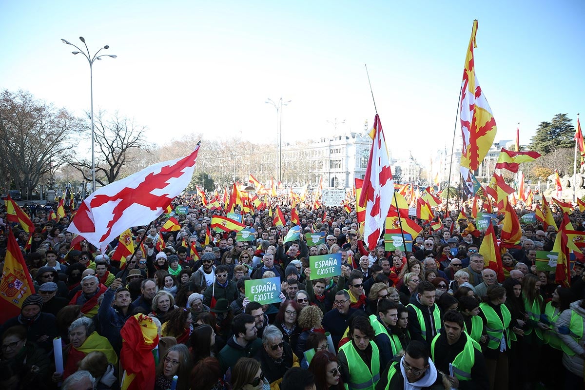 Abascal exige a Sánchez la detención de Puigdemont y Torra en una protesta contra el Gobierno Abascal exige a Sánchez la detención de Puigdemont y Torra en una protesta contra el Gobierno