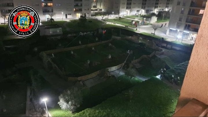 Se hunde un parque sobre el aparcamiento de una urbanización de Santander Se hunde un parque sobre el aparcamiento de una urbanización de Santander
