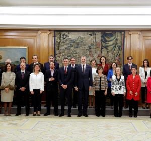 El rey, Sánchez y los vicepresidentes y ministros del Gobierno El rey, Sánchez y los vicepresidentes y ministros del Gobierno