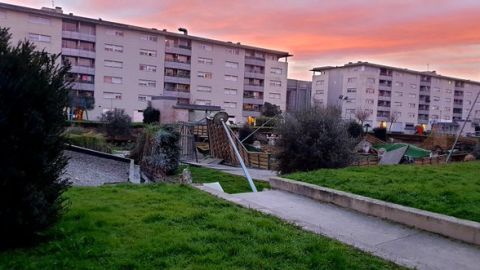 El parque infantil hundido en Nueva Monta&ntilde;a