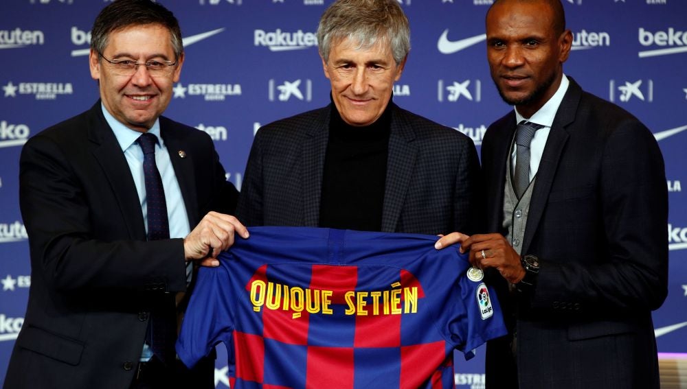 Quique Setién posa como nuevo entrenador del Barcelona