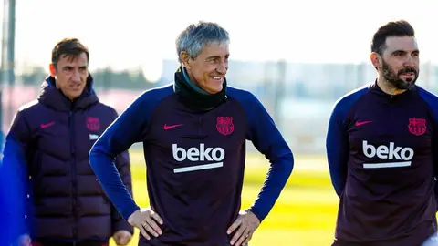 Quique Setién dirige su primer entrenamiento con el FC Barcelona Quique Setién dirige su primer entrenamiento con el FC Barcelona