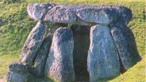 Dolmen de Aizkomendi en Egiluz Dolmen de Aizkomendi en Egiluz