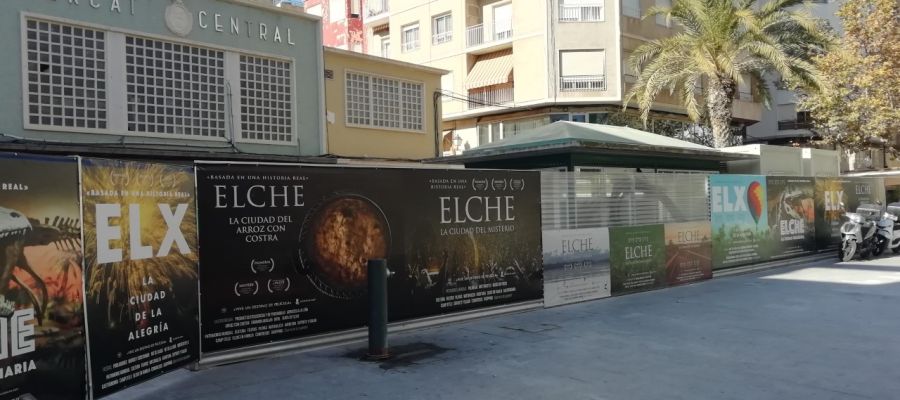 Vallado de las excavaciones arqueológicas de la Plaza de las Flores de Elche. Vallado de las excavaciones arqueológicas de la Plaza de las Flores de Elche.