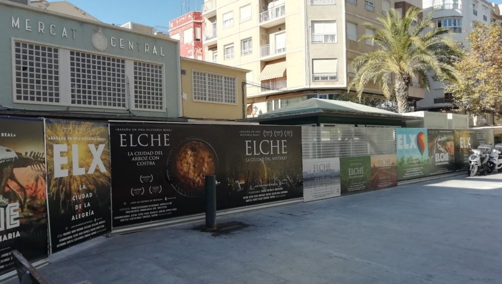Vallado de las excavaciones arqueológicas de la Plaza de las Flores de Elche.