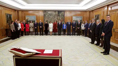 Noticias de la mañana (14-01-20) Pedro Sánchez preside hoy el primer Consejo de Ministros del nuevo Gobierno de coalición Noticias de la mañana (14-01-20) Pedro Sánchez preside hoy el primer Consejo de Ministros del nuevo Gobierno de coalición