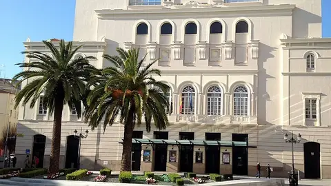 Lopez de Ayala Fachada del teatro Lopez de Ayala