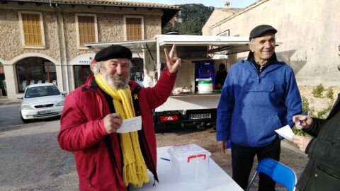 La consulta simb&oacute;lica sobre Monarqu&iacute;a o Rep&uacute;blica celebrada en Valldemossa