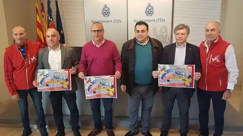 José Valeriano Zapata, Roberto Bleda, Vicente Alberola, Fernando Jaén, Enrique Ibáñez y Javier Conejos, en la presentación de las novedades de la edición número 48 de la Media Maratón Internacional de Elche. MEDIA MARATÓN DE ELCHE