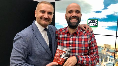 Presenta su libro Don de gentes