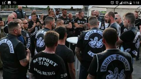 Algunos de los miembros de la banda de moteros United Tribuns