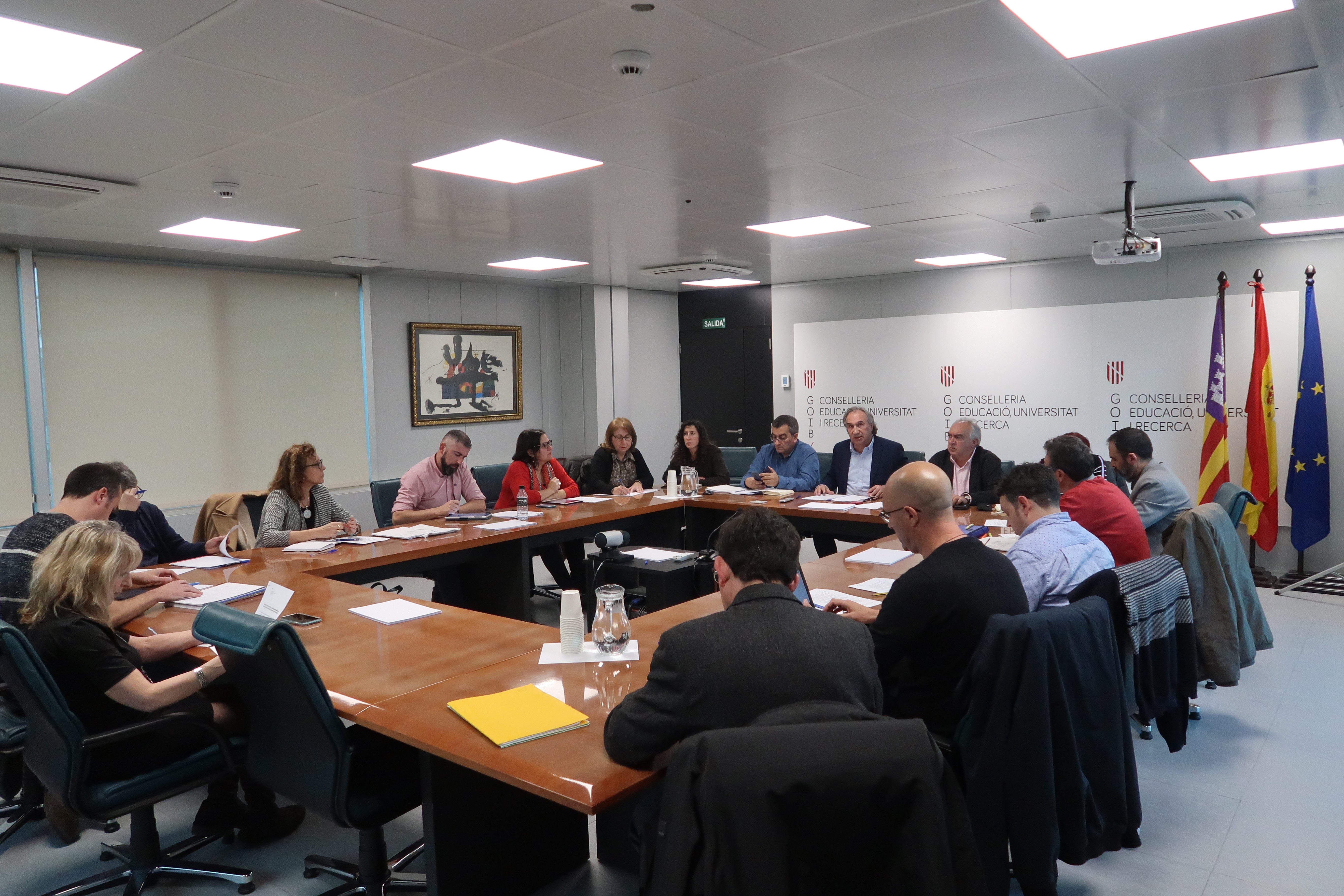 Educació se compromete con los colegios a devolver durante esta legislatura la asignación reducida por el remanente Educació se compromete con los colegios a devolver durante esta legislatura la asignación reducida por el remanente