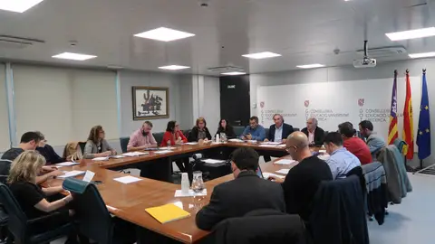 El Conseller de Educació, Martí March, en la reunión mantenida con Asociaciones de Directores de centros educativos de Baleares. El Conseller de Educació, Martí March, en la reunión mantenida con Asociaciones de Directores de centros educativos de Baleares.