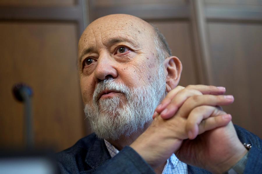 VOTA: ¿Cree que debería dimitir Tezanos como director del CIS? VOTA: ¿Cree que debería dimitir Tezanos como director del CIS?