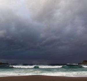 Grandes olas y riesgo de inundaciones en Galicia por la llegada de una nueva borrasca Grandes olas y riesgo de inundaciones en Galicia por la llegada de una nueva borrasca