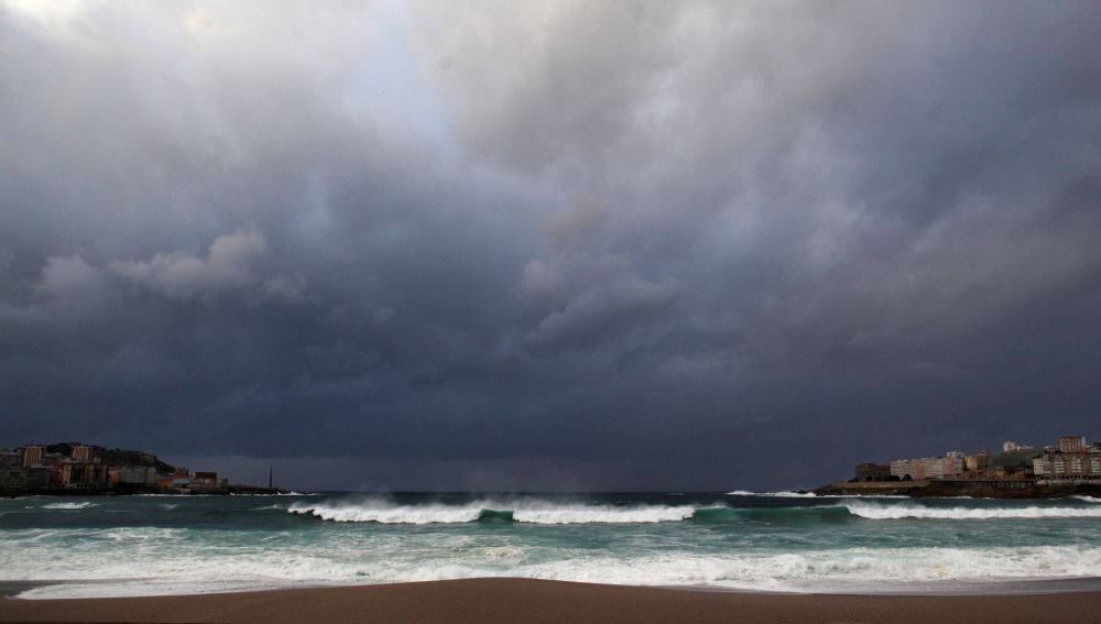 Grandes olas y riesgo de inundaciones en Galicia por la llegada de una nueva borrasca