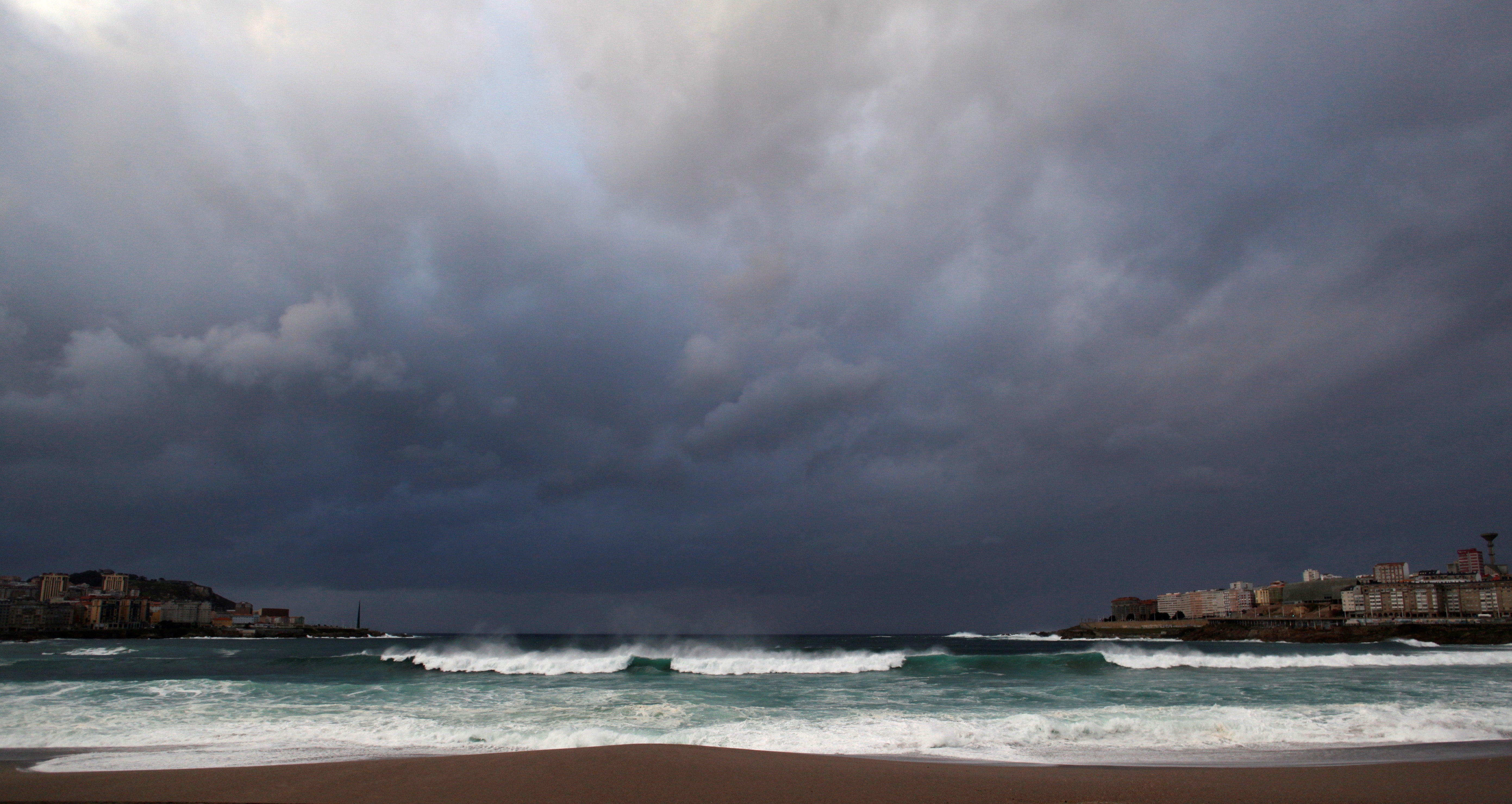 Protección Civil alerta ante la borrasca "Gloria", por nieve, viento y oleaje Protección Civil alerta ante la borrasca "Gloria", por nieve, viento y oleaje