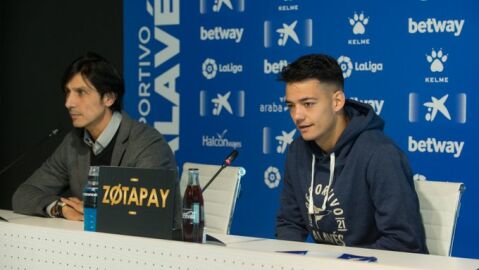 Rueda de prensa del Deportivo Alav&eacute;s para presentar a Ismael Gutierrez 