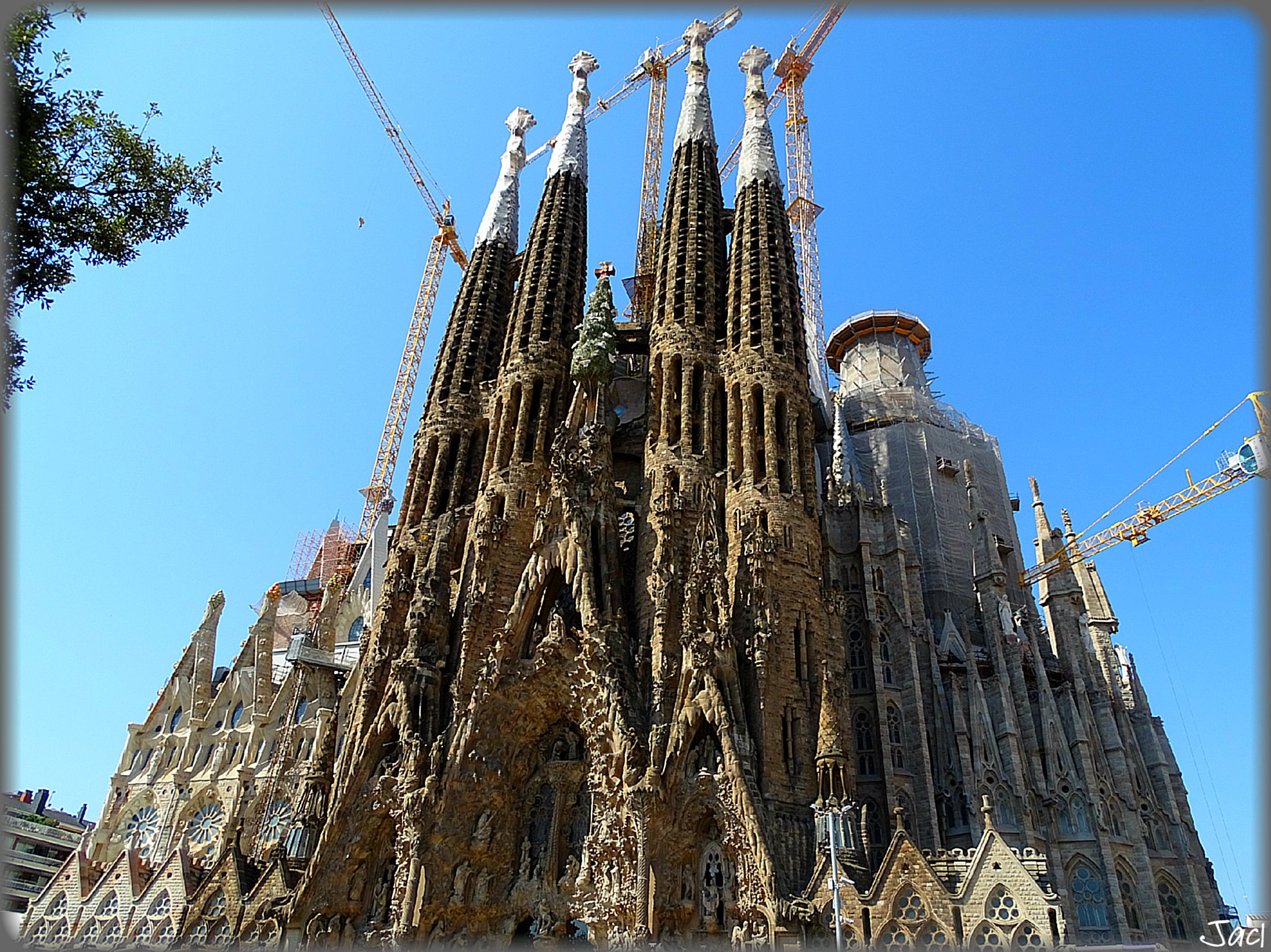 Com afectarà el coronavirus a les obres de la Sagrada Família? Com afectarà el coronavirus a les obres de la Sagrada Família?