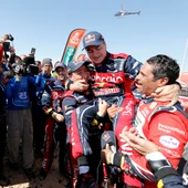 Carlos Sainz celebra su victoria en el Dakar Carlos Sainz celebra su victoria en el Dakar