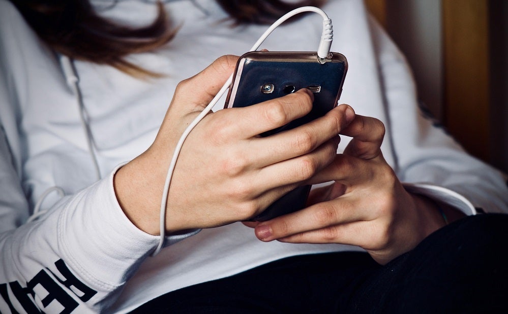 Palabras y expresiones que ya no parecen tener sentido: Colgar el teléfono o tirar de la cadena Palabras y expresiones que ya no parecen tener sentido: Colgar el teléfono o tirar de la cadena