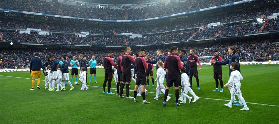 El Sevilla hace pasillo al Real Madrid por la Supercopa de España El Sevilla hace pasillo al Real Madrid por la Supercopa de España