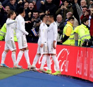 Los jugadores del Real Madrid celebran el gol de Casemiro Los jugadores del Real Madrid celebran el gol de Casemiro
