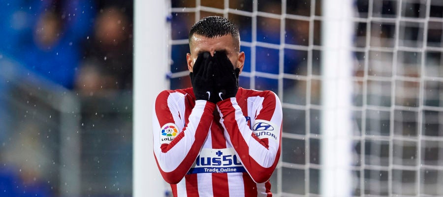 Correa se lamenta de una ocasión fallada Correa se lamenta de una ocasión fallada