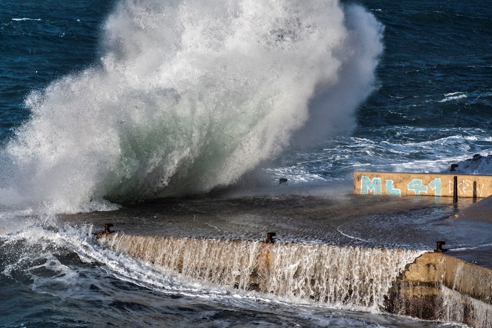 El oleaje pone en riesgo a parte de Mallorca, principalmente Andratx y Calvià El oleaje pone en riesgo a parte de Mallorca, principalmente Andratx y Calvià