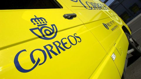 Imagen de archivo de una furgoneta de Correos