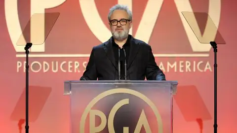 Sam Mendes, director de '1917', recoge el premio del sindicato de productores para su película Tras ganar el Globo de Oro al Mejor Drama y el PGA, la cinta es la favorita para hacerse con el Oscar el 9 de febrero