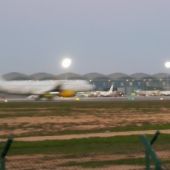 Avión despega del aeropuerto Alicante-Elche.