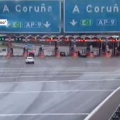 Muere una mujer en un impactante accidente a la entrada de un peaje en la AP-9
