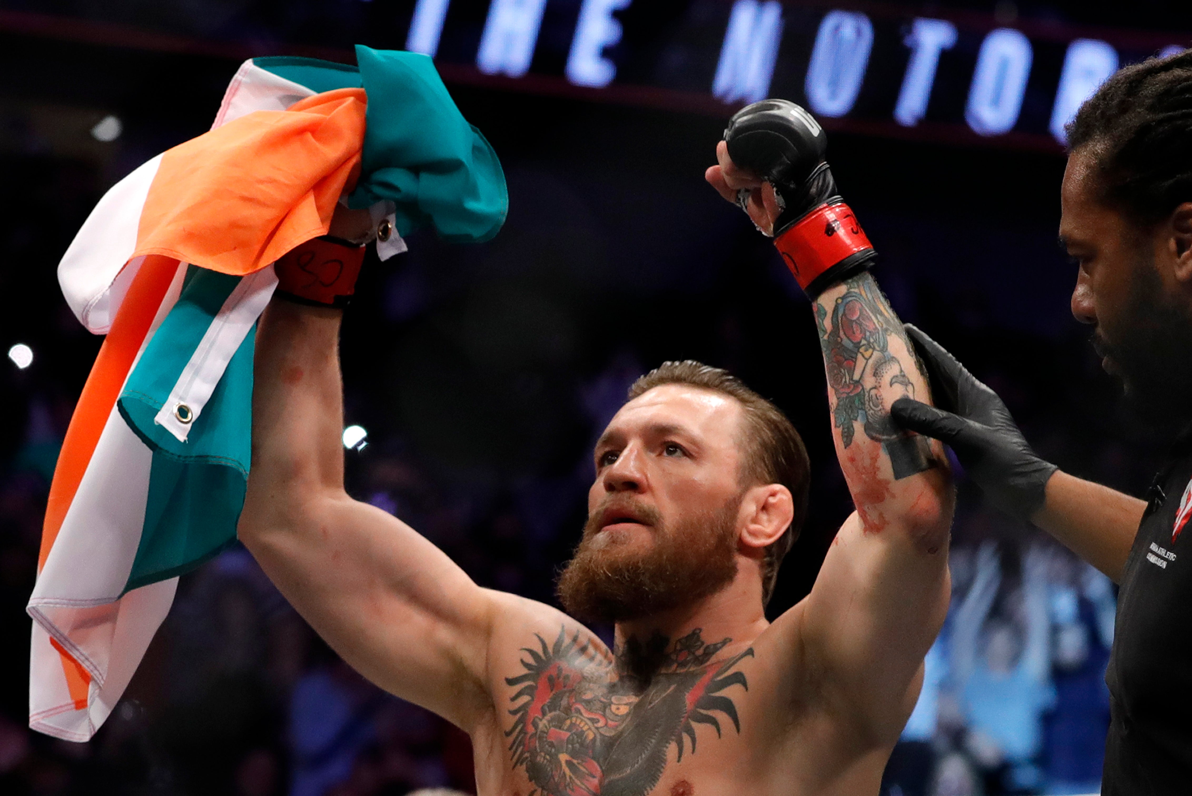 Conor McGregor regresa con un 'ko' a Cerrone en solo 40 segundos Conor McGregor regresa con un 'ko' a Cerrone en solo 40 segundos
