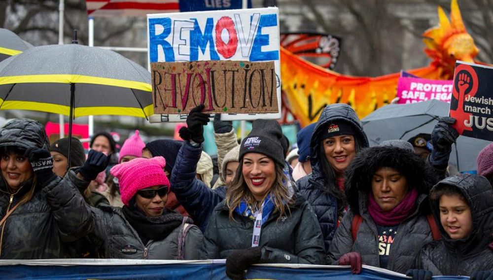 "Un violador en tu camino" marca el paso en la Marcha de Mujeres contra Trump