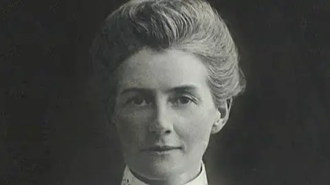 Edith Cavell, enfermera y heroína durante la Primera Guerra Mundial Edith Cavell, enfermera y heroína durante la Primera Guerra Mundial