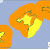 La Aemet mantiene para este lunes en Baleares la alerta naranja por meteorología adversa.