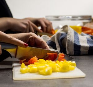 Mujer cocinando Mujer cocinando