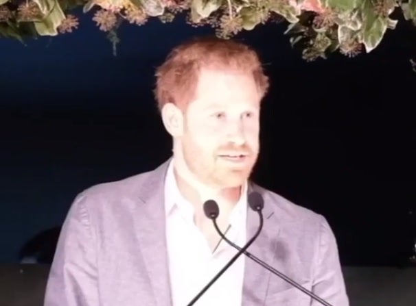 El príncipe Harry rompe su silencio tras su adiós a la Familia Real británica: "Me entristece haber llegado a esto" El príncipe Harry rompe su silencio tras su adiós a la Familia Real británica: "Me entristece haber llegado a esto"